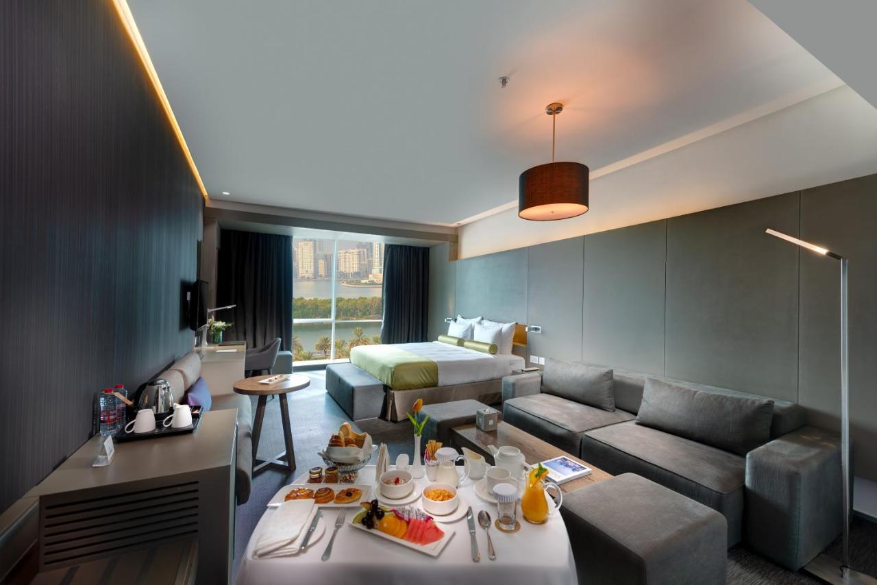 Hotel 72 Sharjah Waterfront Exterior foto Deluxe Suite